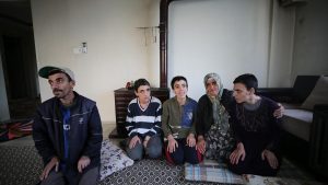 67 yaşındaki fedakar anne Ömrünü zihinsel engelli çocuklarına adadı