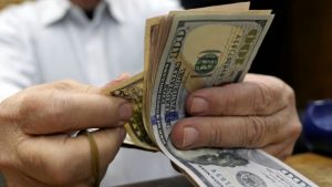 Dolar haftayı 14.95 TL'den kapattı