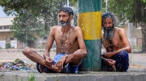 Hindistan'da 46 dereceye ulaşan hava sıcaklığı nedeniyle eğitim, tarım ve enerji kaynakları konusunda sorunlar yaşanıyor