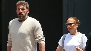 Jennifer Lopez ve Ben Affleck tarzlarıyla ilgi odağı oldu