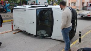 Kocaeli'de 16 yaşındaki sürücü 2 kişiyi yaraladı
