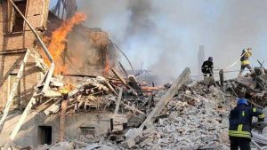 Rusya, 90 kişinin saklandığı okulu vurdu! Çok sayıda kişi göçük altında kaldı