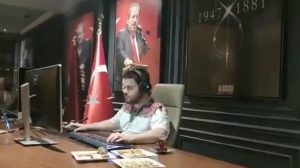 Siyasette şiddetli tartışmalar yaşanırken, Büyük Türkiye Partisi lideri ofisinde oyun oynadığı görüntüleri paylaştı