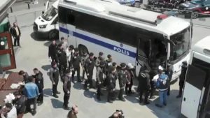 Türkiye'ye yasa dışı yollarla giren yüzlerce göçmen yakalandı